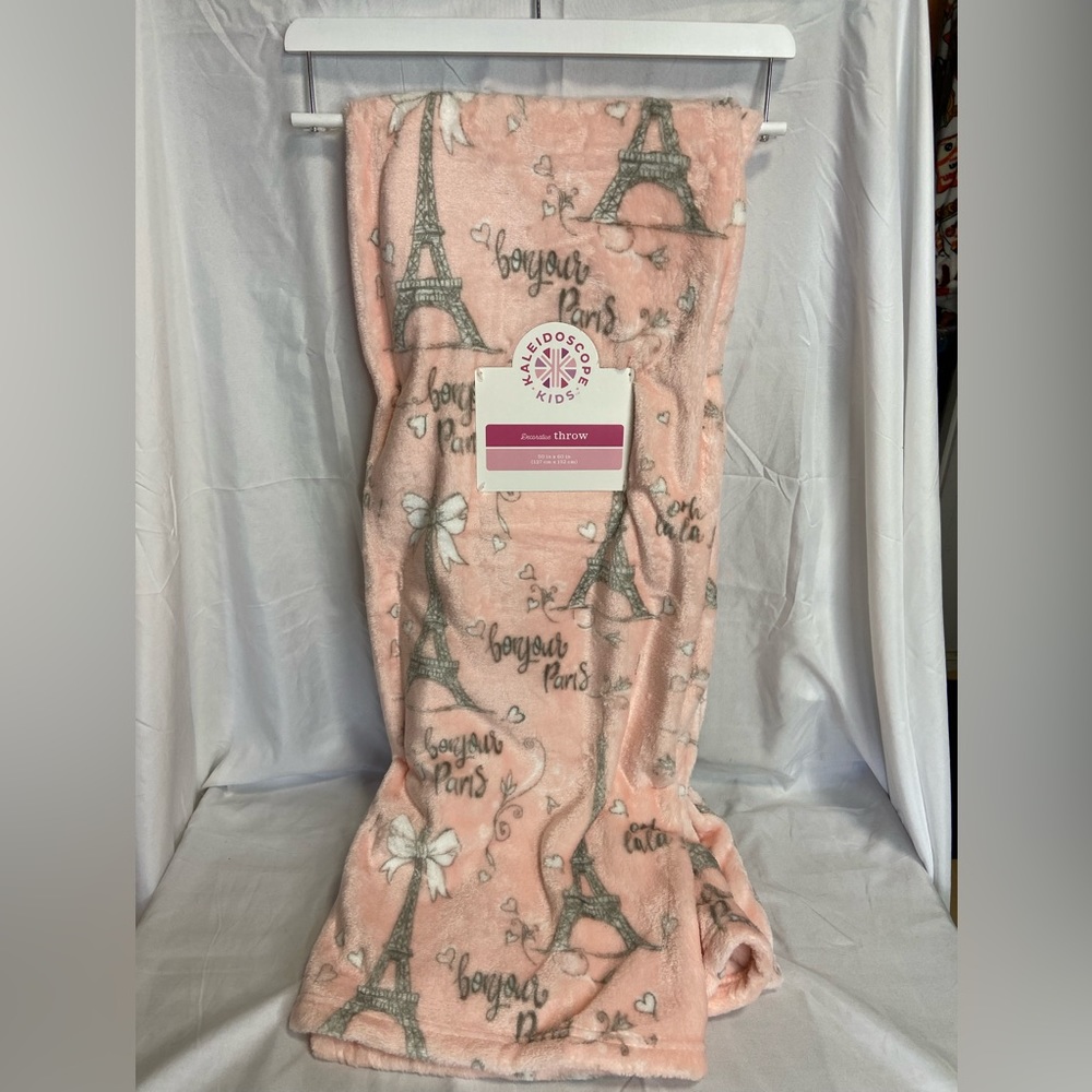 Kaleidoscope Decorative Throw Beyond Paris. Soft Pink 50” x 60” NWT